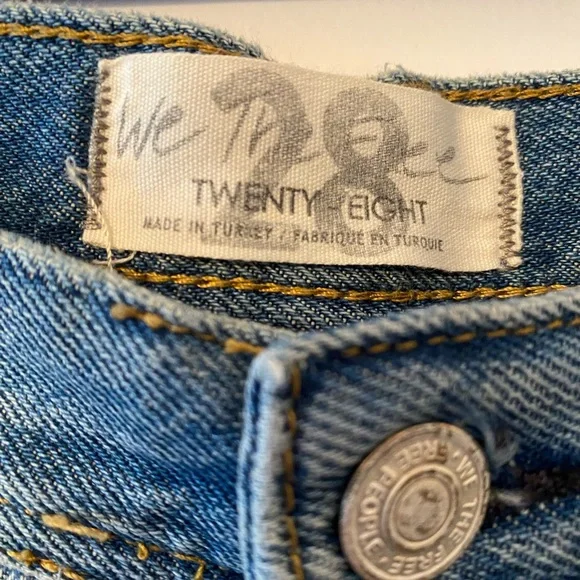 Free People- WE THE FREE- Distressed Blue Jeans - Picture 4 of 9
